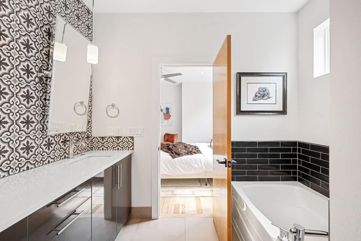 3br Luxury Lohi Townhome Rooftop Views Sleeps 6 Family Holiday home *